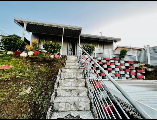 3 BEDROOM HOUSE FOR SALE IN KWAMASHU